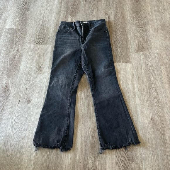 Madewell Curvy Cali Demi-Boot Jeans in Berkeley Black: Chewed-Hem Edition - Picture 7 of 9